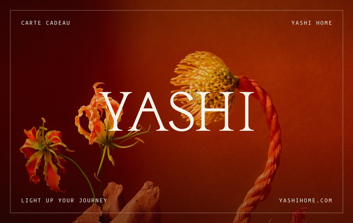 Carte cadeau Yashi : fleurs sur fond ambre, logo Yashi
